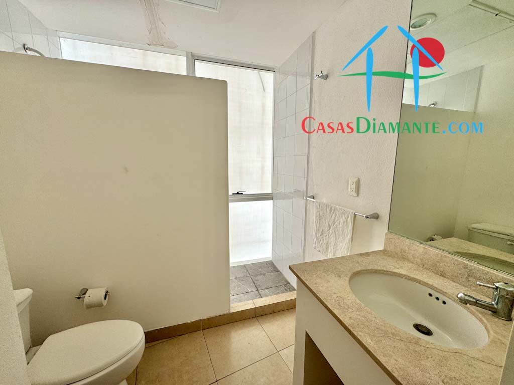 Acqualina Skylife Norte 302 - Baño completo 2